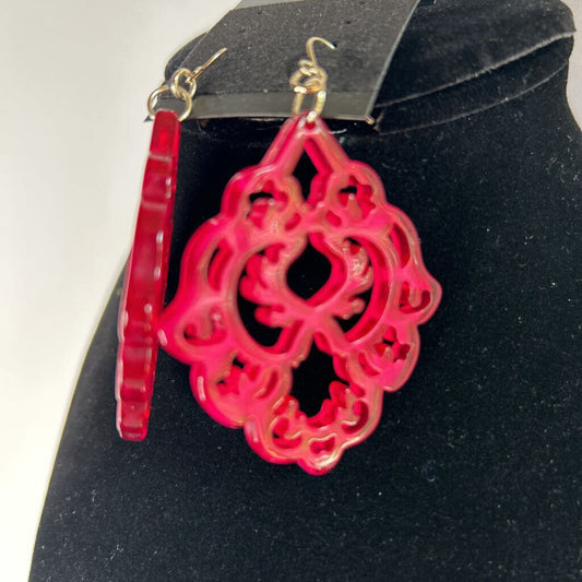 EARRING LUCITE MAGENTA